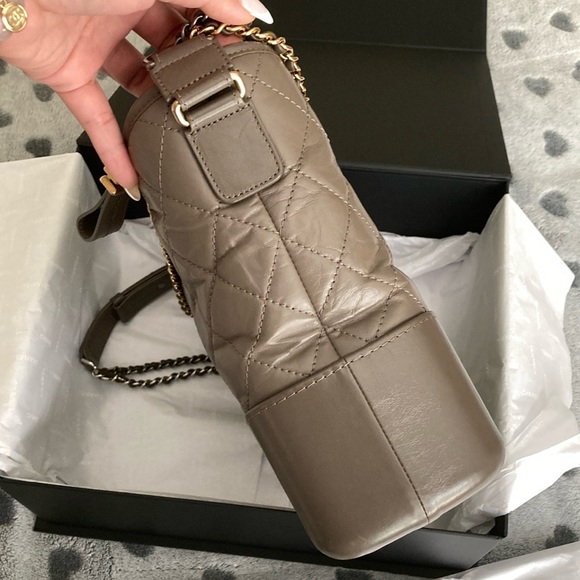 Chanel Gabrielle Hobo Medium Grey - Picture 11 of 16